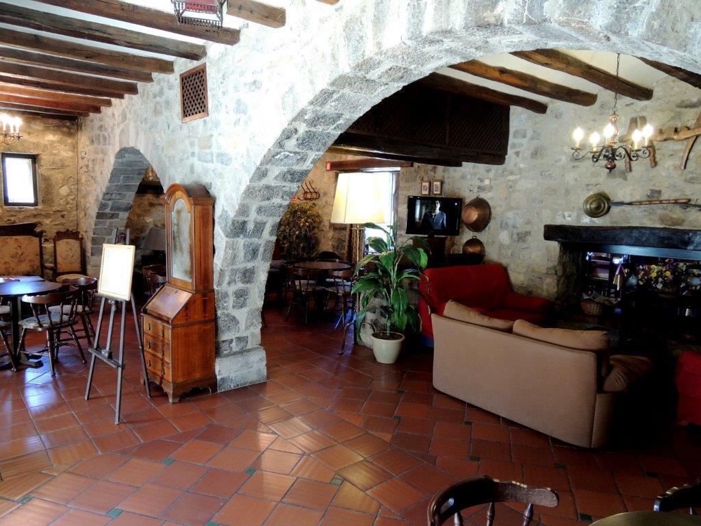 Hostal De La Rovira Oix Εξωτερικό φωτογραφία