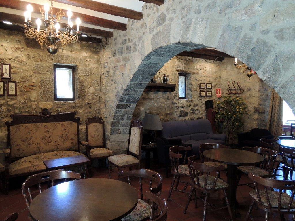 Hostal De La Rovira Oix Εξωτερικό φωτογραφία