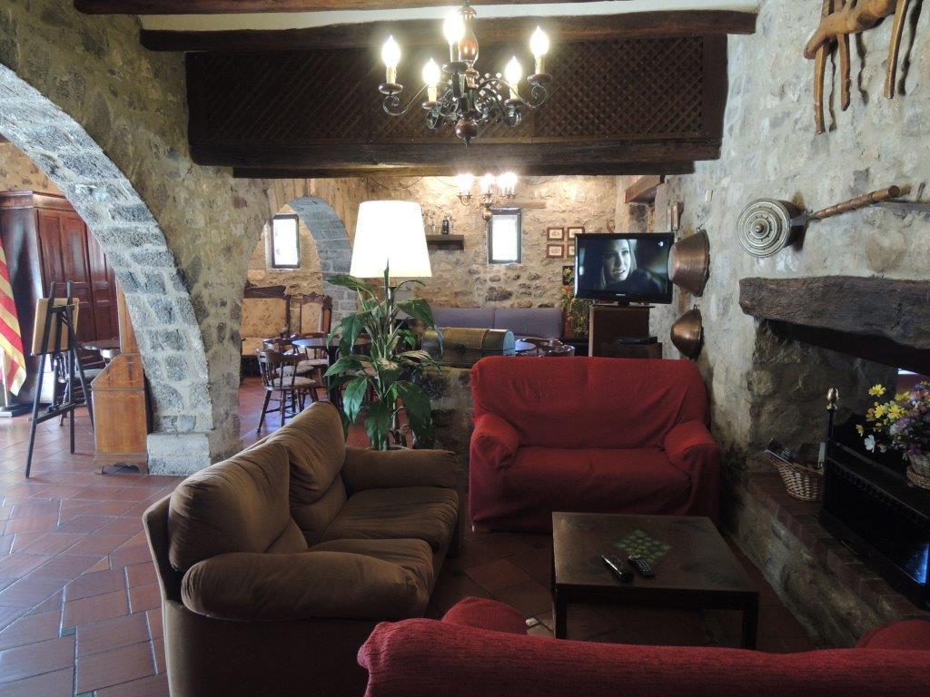 Hostal De La Rovira Oix Εξωτερικό φωτογραφία