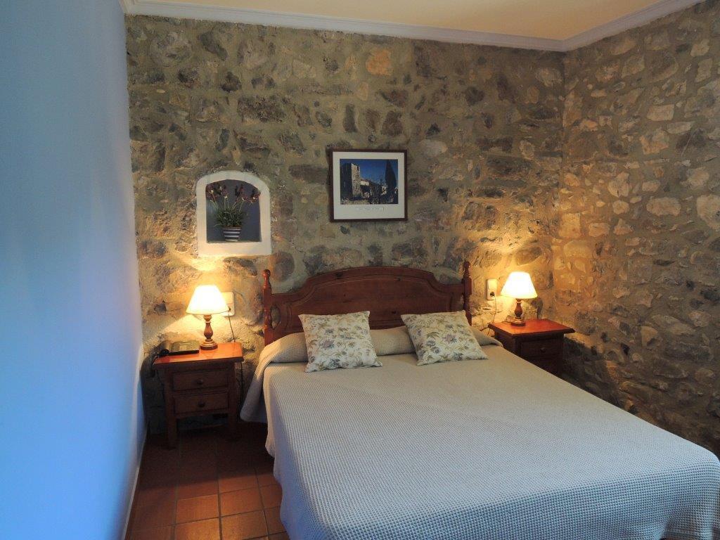 Hostal De La Rovira Oix Εξωτερικό φωτογραφία