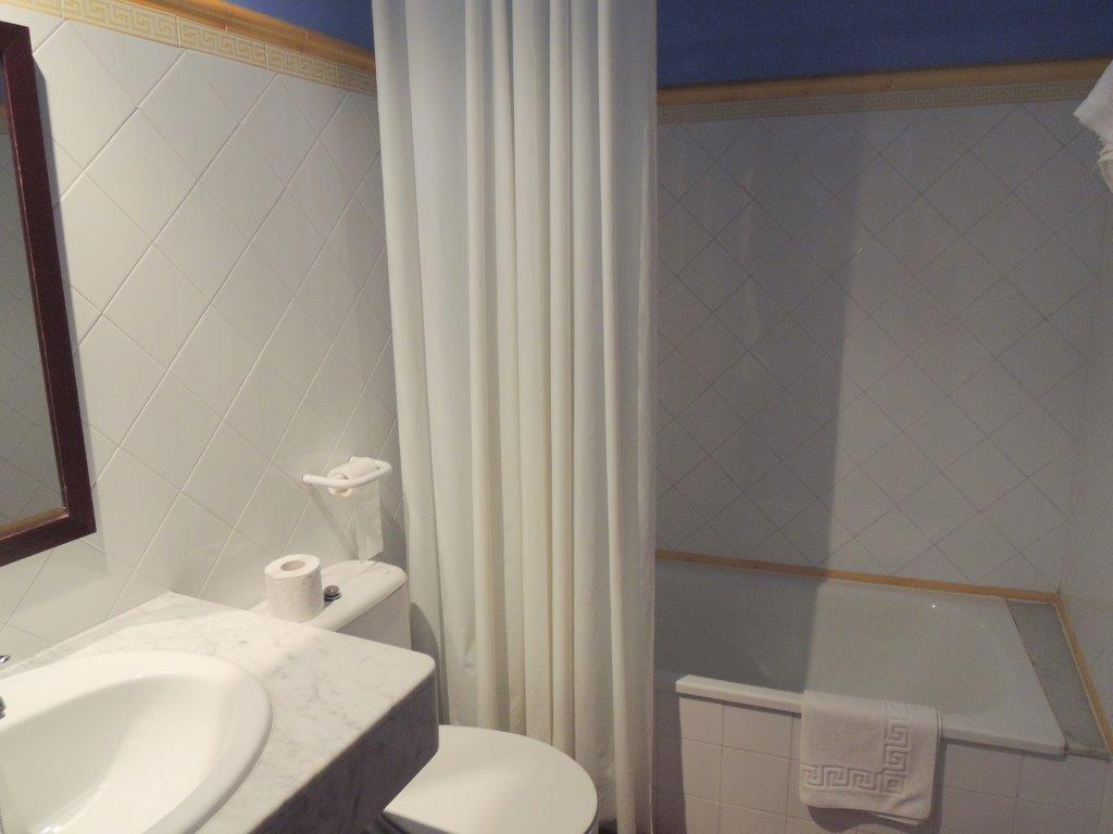 Hostal De La Rovira Oix Εξωτερικό φωτογραφία