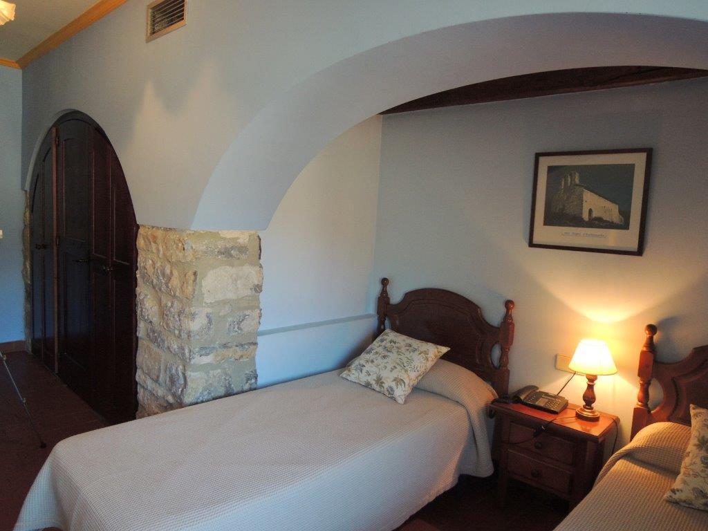 Hostal De La Rovira Oix Εξωτερικό φωτογραφία