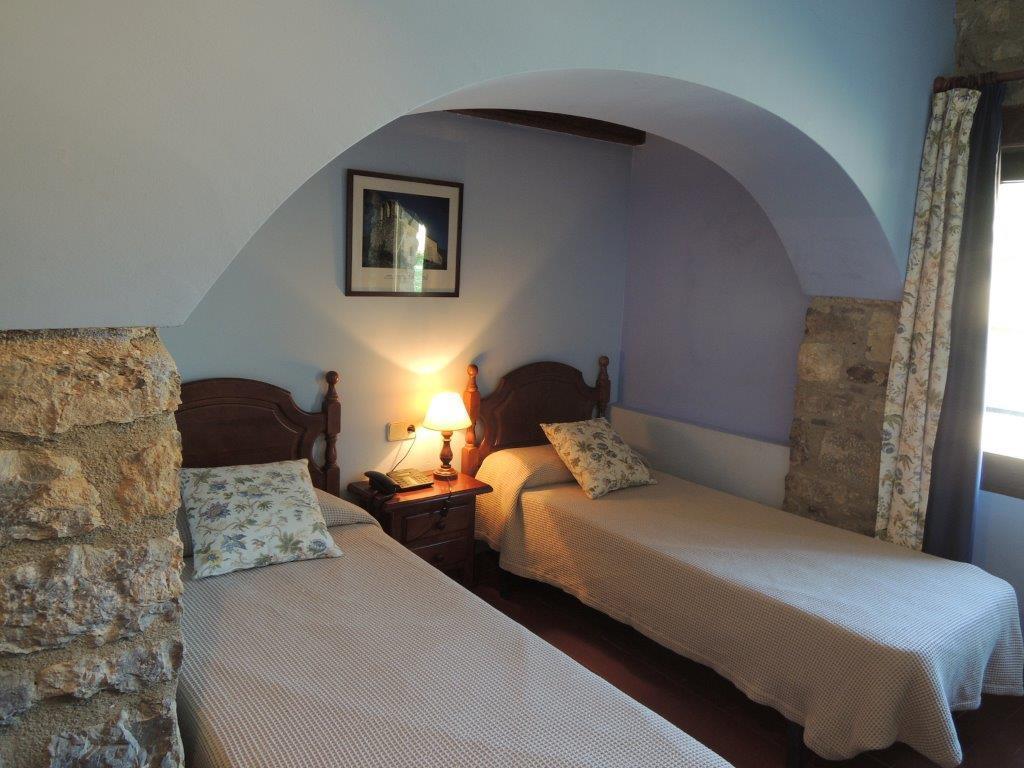 Hostal De La Rovira Oix Εξωτερικό φωτογραφία