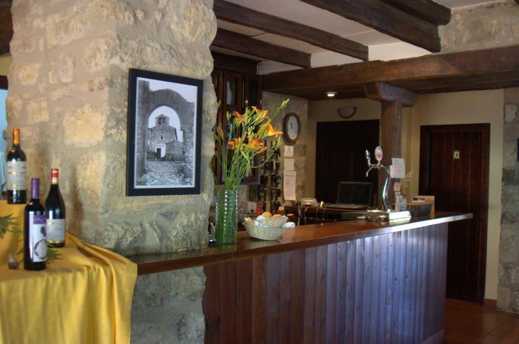 Hostal De La Rovira Oix Εξωτερικό φωτογραφία