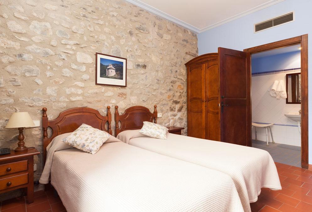 Hostal De La Rovira Oix Εξωτερικό φωτογραφία