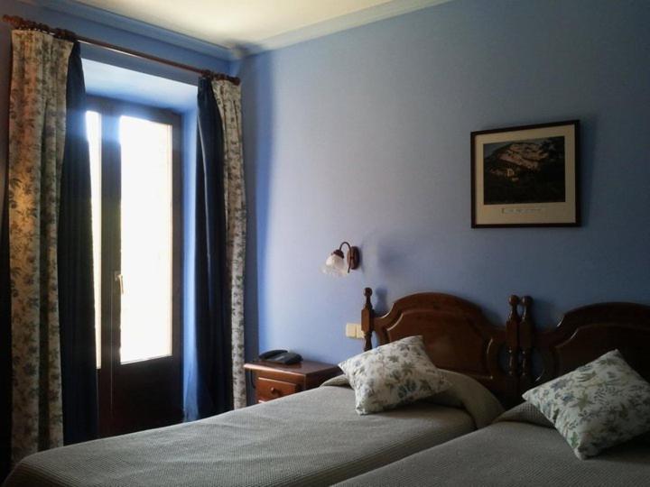 Hostal De La Rovira Oix Δωμάτιο φωτογραφία