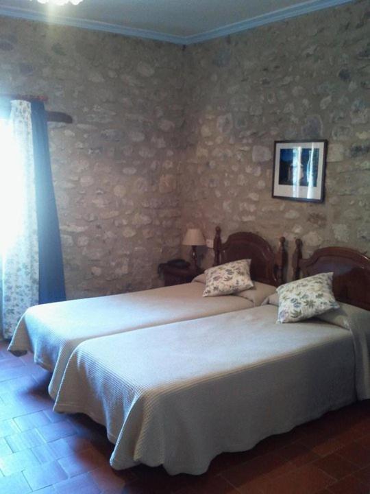 Hostal De La Rovira Oix Δωμάτιο φωτογραφία