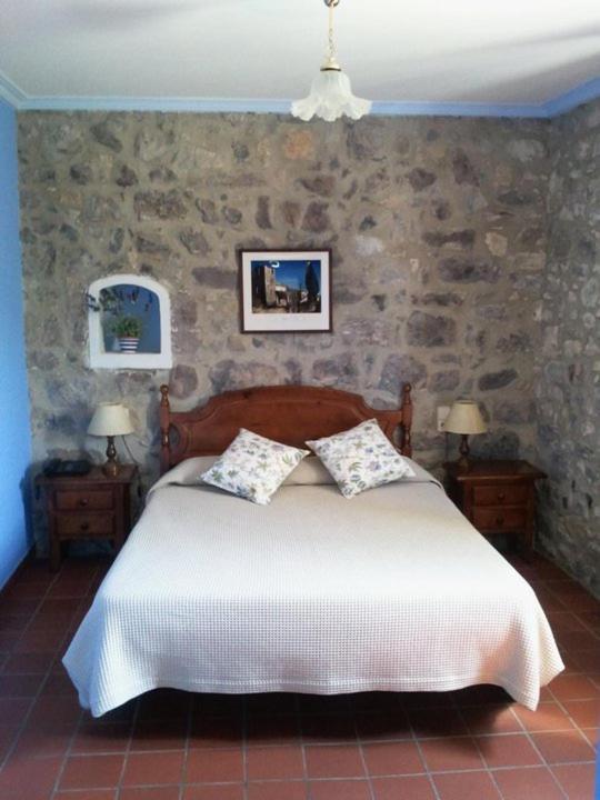 Hostal De La Rovira Oix Δωμάτιο φωτογραφία