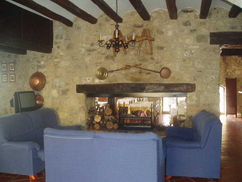 Hostal De La Rovira Oix Εξωτερικό φωτογραφία