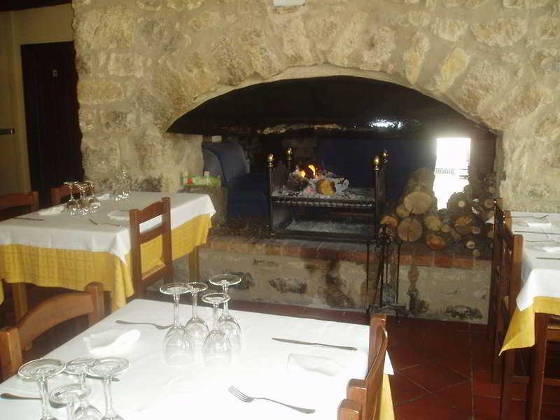 Hostal De La Rovira Oix Εξωτερικό φωτογραφία