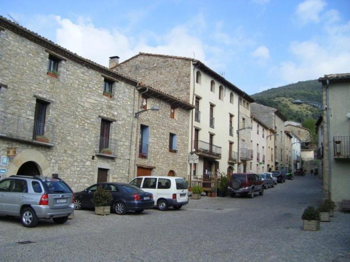Hostal De La Rovira Oix Εξωτερικό φωτογραφία